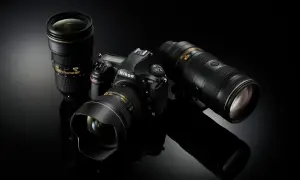 Le Nikon D850, avec ses objectifs 24-70mm et 70-200mm, prêt pour l'action depuis sa date de sortie.