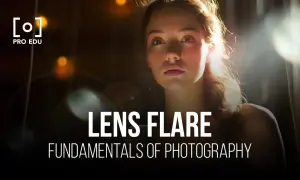 Une jeune femme est éclairée par un **flare photoshop** lumineux. Le texte "LENS FLARE" et "FUNDAMENTALS OF PHOTOGRAPHY" apparaît.