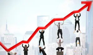 Une équipe d'affaires soutient une flèche de graphique rouge en hausse, symbolisant la croissance du commerce.