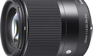 Objectif 50 mm pour quel usage ? Ce Sigma 1.4 DC DN 52mm est idéal pour portraits et faible luminosité.