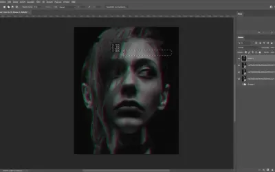 Portrait d'une femme avec un effet glitch Photoshop, créant une distorsion visuelle rouge et verte.