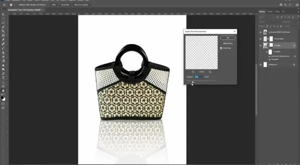 Sac à main avec un effet miroir créé avec Photoshop. Le filtre "Gaußscher Weichzeichner" est visible.