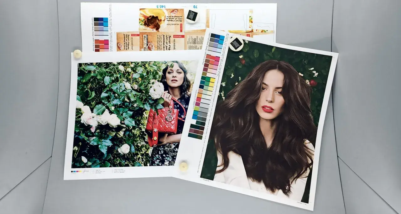 Épreuve contractuelle : deux portraits de femmes, l'un avec un sac rouge Dior, l'autre avec une chevelure brune. Une palette de couleurs est visible.