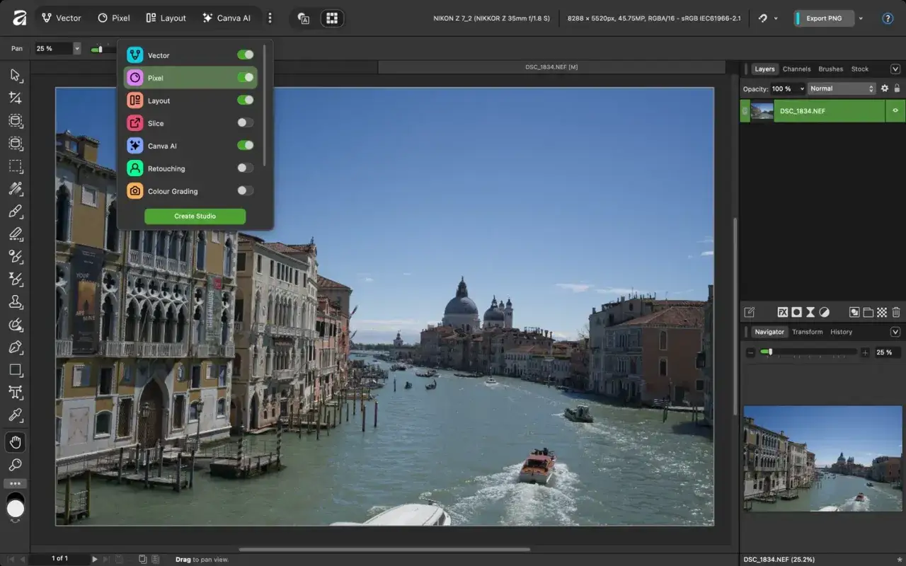 Interface d'un logiciel de retouche photo gratuit, montrant une vue de Venise et un menu d'options activées comme 
