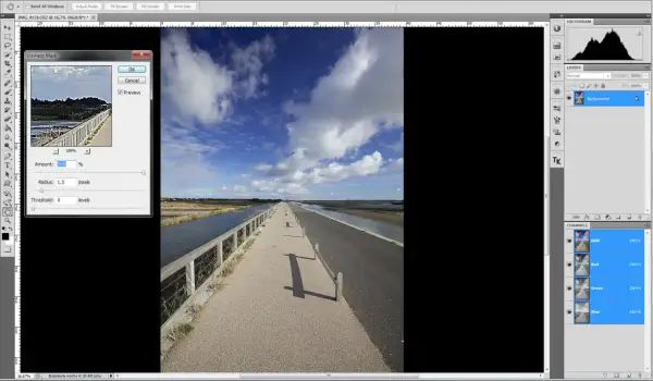 Fenêtre "Accentuation" dans Photoshop, avec un réglage de 500% pour le filtre passe haut, sur une photo de paysage.